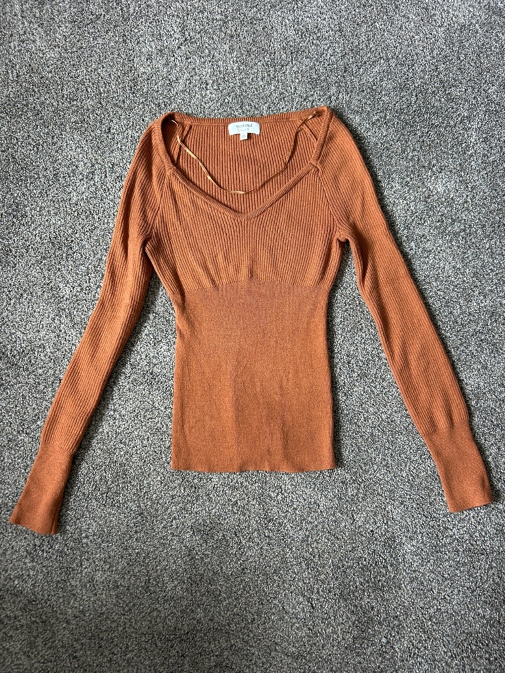 Women’s Long-Sleeve V-Neck Ribbed Top in Rust